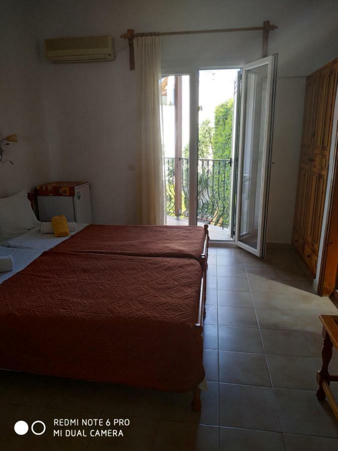 Pension Nikolas Skiathos Town Exterior foto
